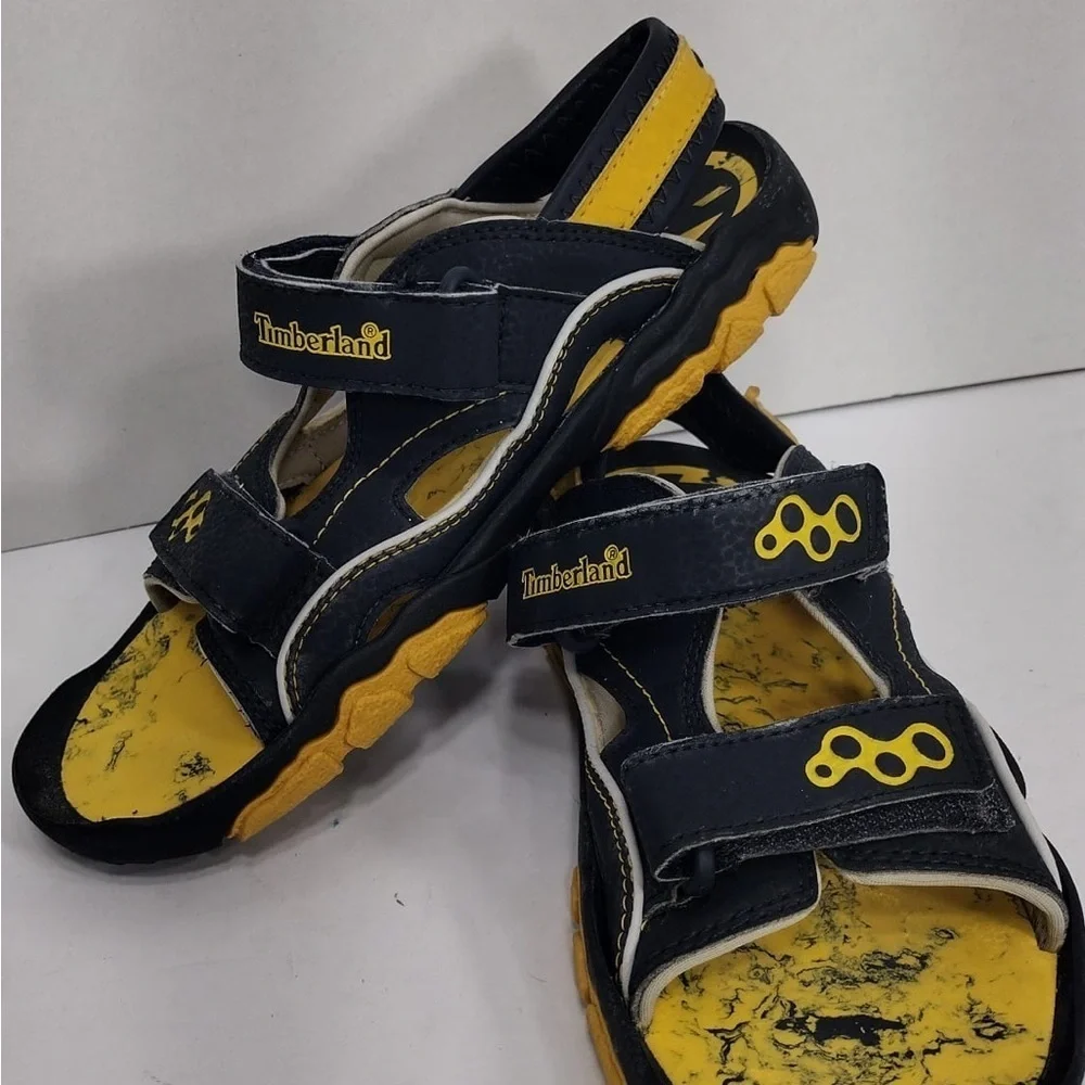 Timberland Black and Yellow Sandals  size 2 pre owned Exellent condition